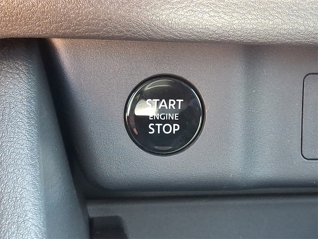 2025 Nissan Rogue SV - Photo 15