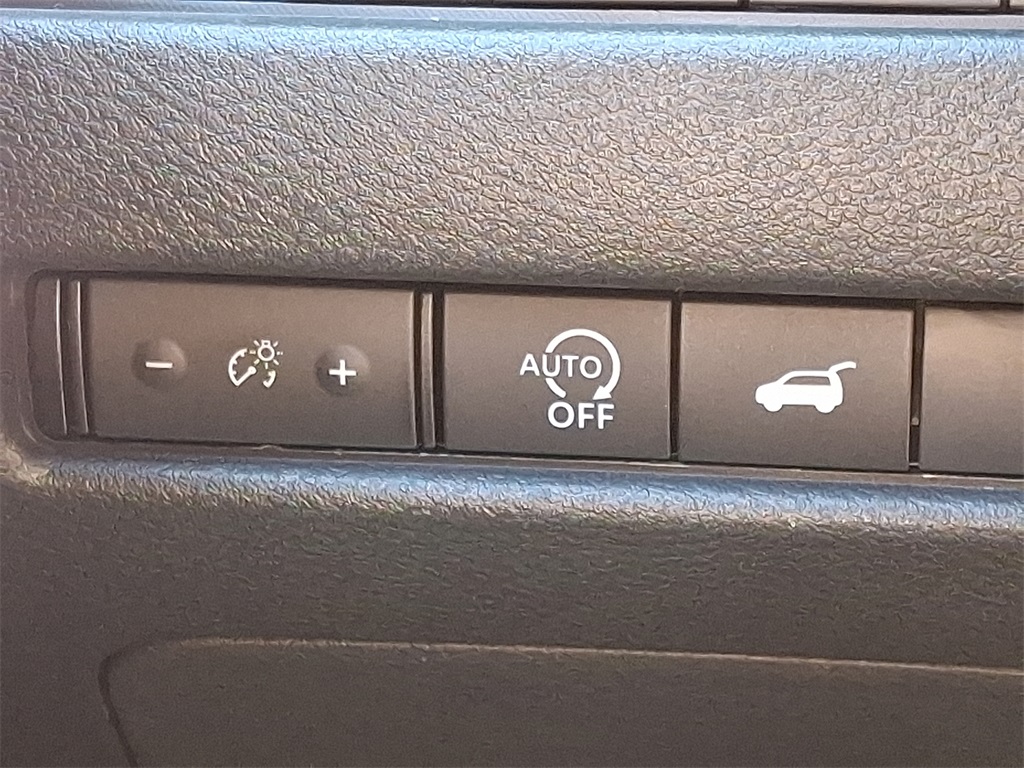 2025 Nissan Rogue SV - Photo 18