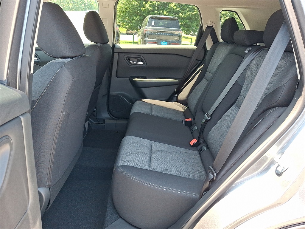 2025 Nissan Rogue SV - Photo 6