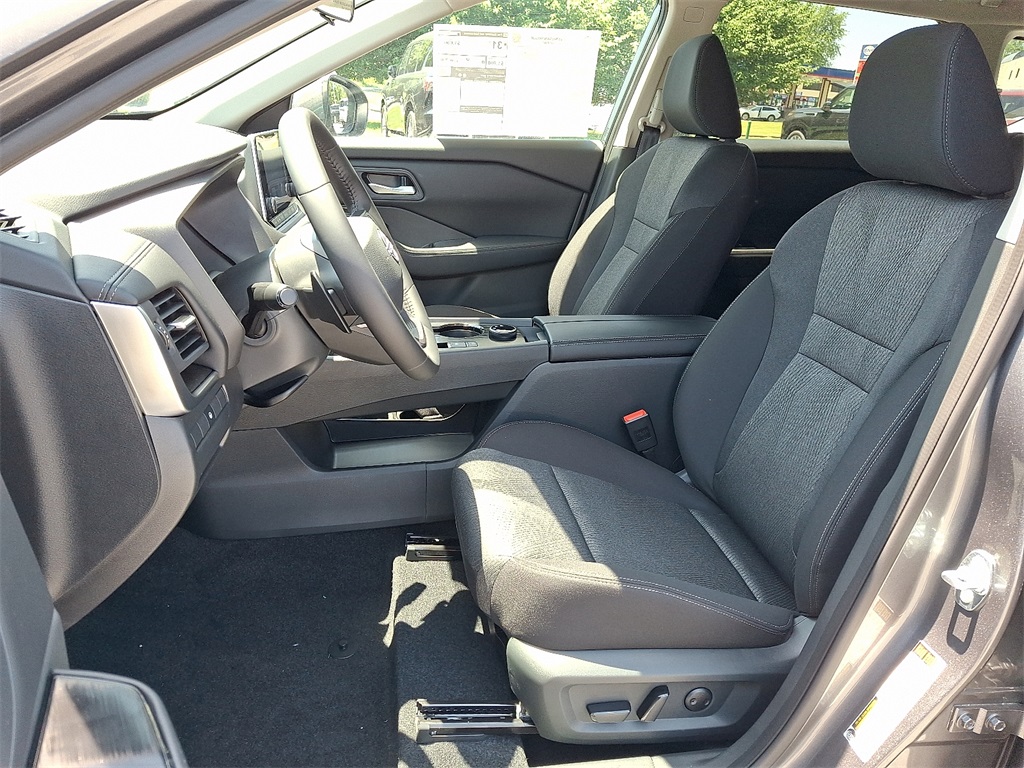2025 Nissan Rogue SV - Photo 9