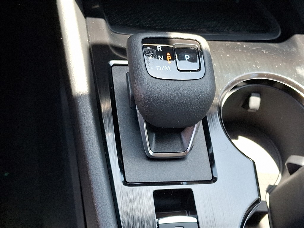 2025 Nissan Rogue SV - Photo 10