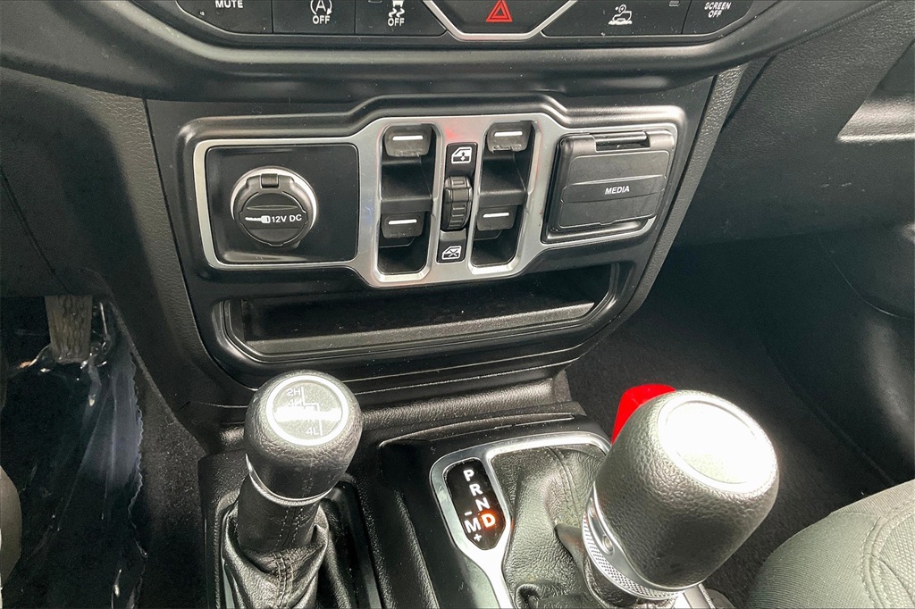 2021 Jeep Gladiator Willys - Photo 24