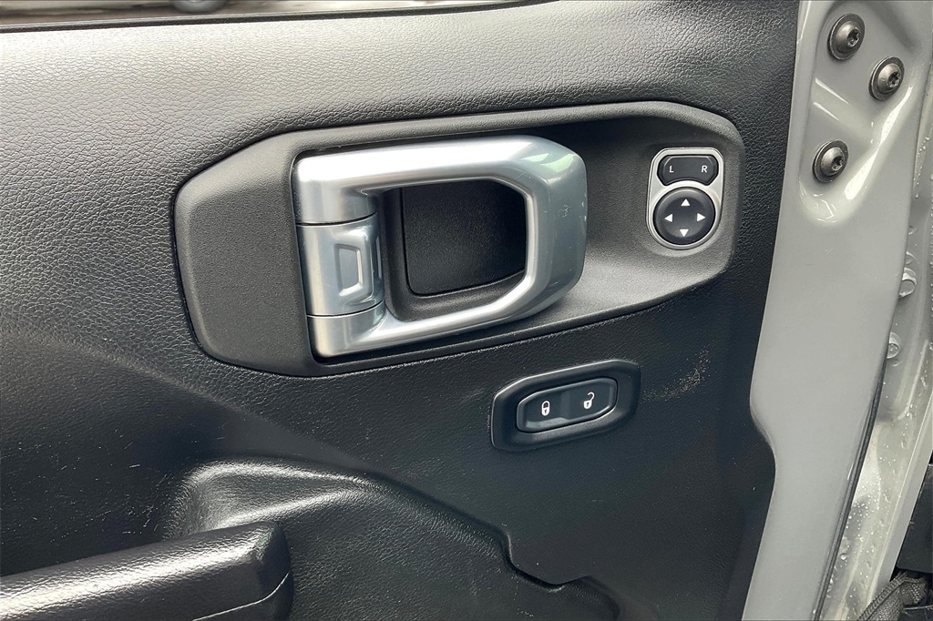 2021 Jeep Gladiator Willys - Photo 34