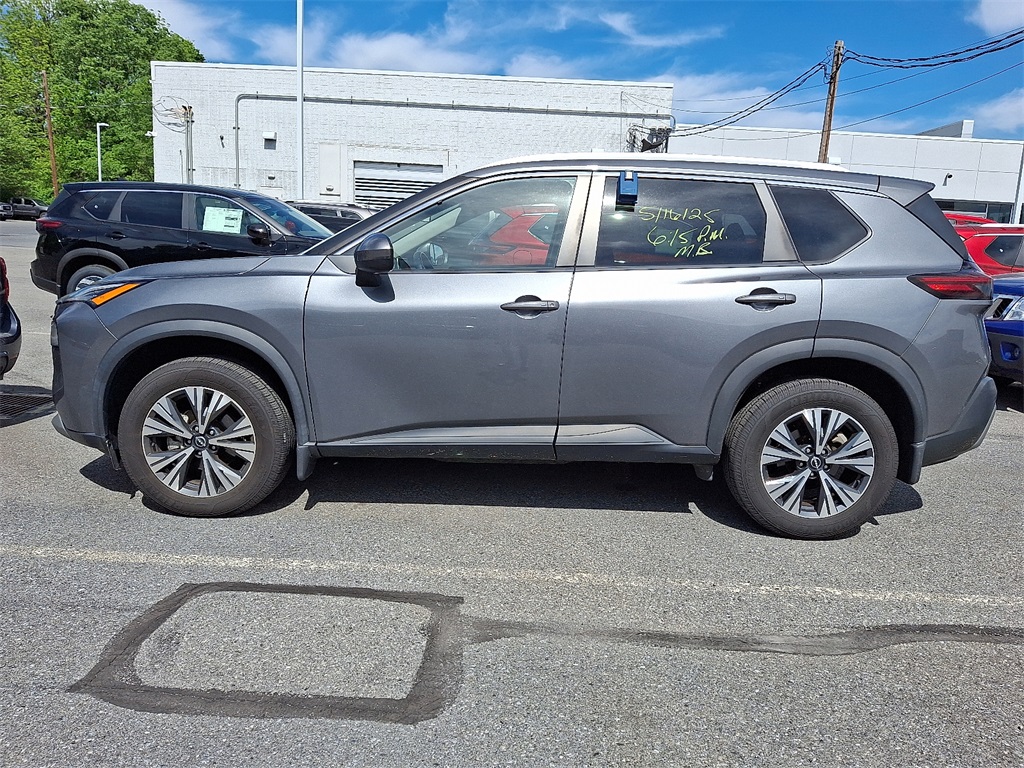2022 Nissan Rogue SV - Photo 3