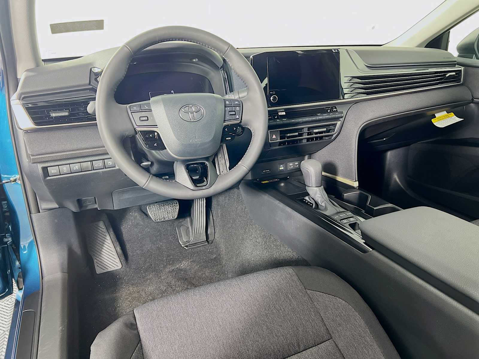 2026 Toyota Camry LE - Photo 6