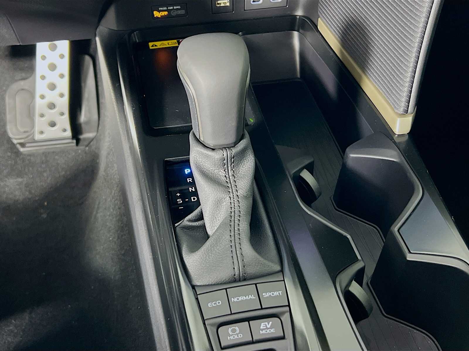 2025 Toyota Camry SE - Photo 11