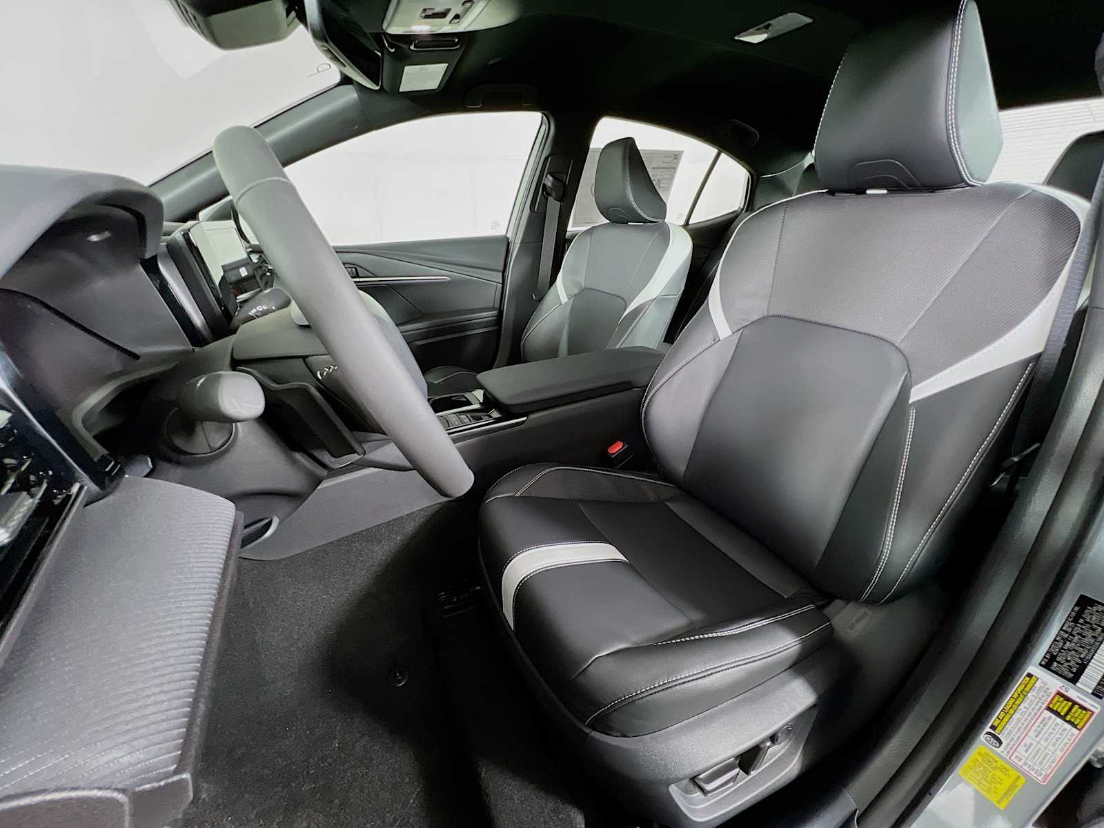 2025 Toyota Camry SE - Photo 12