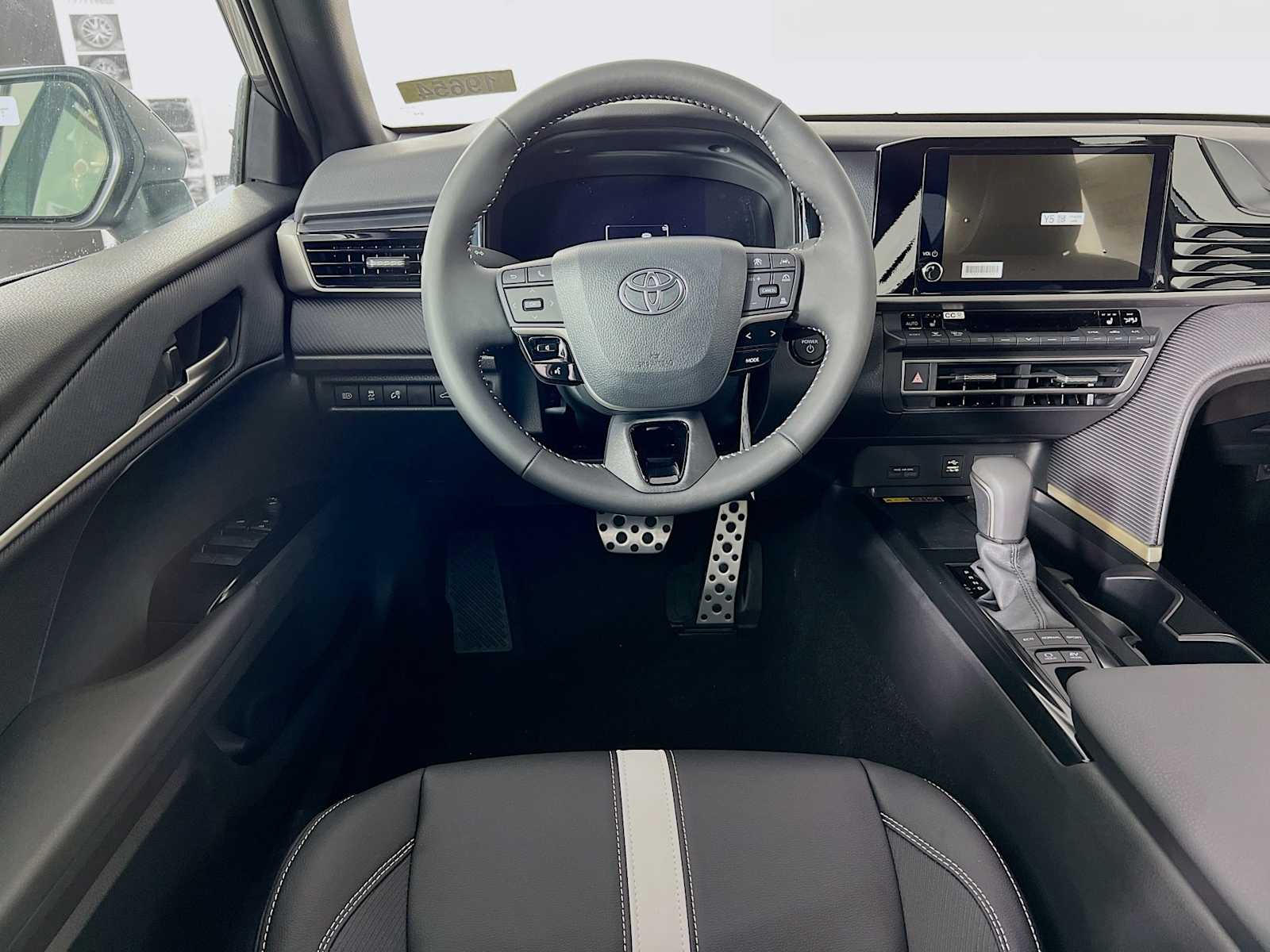 2025 Toyota Camry SE - Photo 15