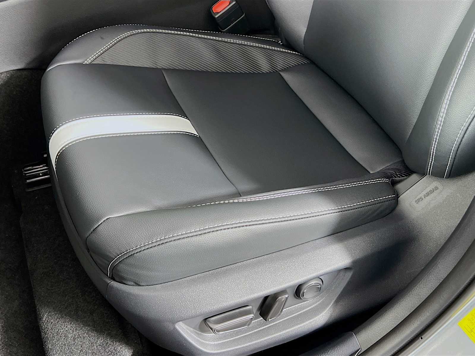 2025 Toyota Camry SE - Photo 17