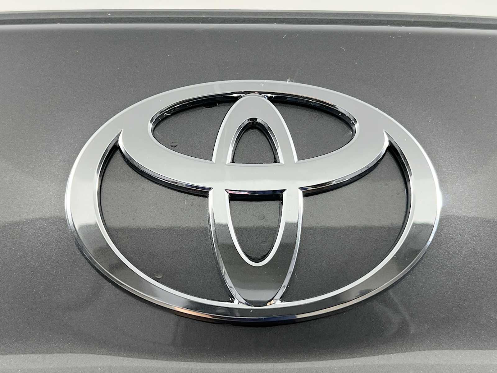 2025 Toyota Camry SE - Photo 18