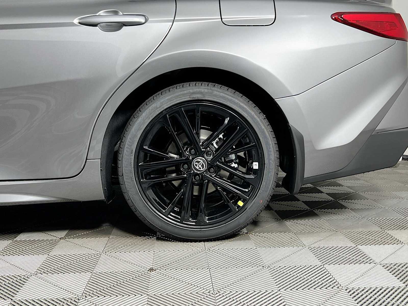 2025 Toyota Camry SE - Photo 19