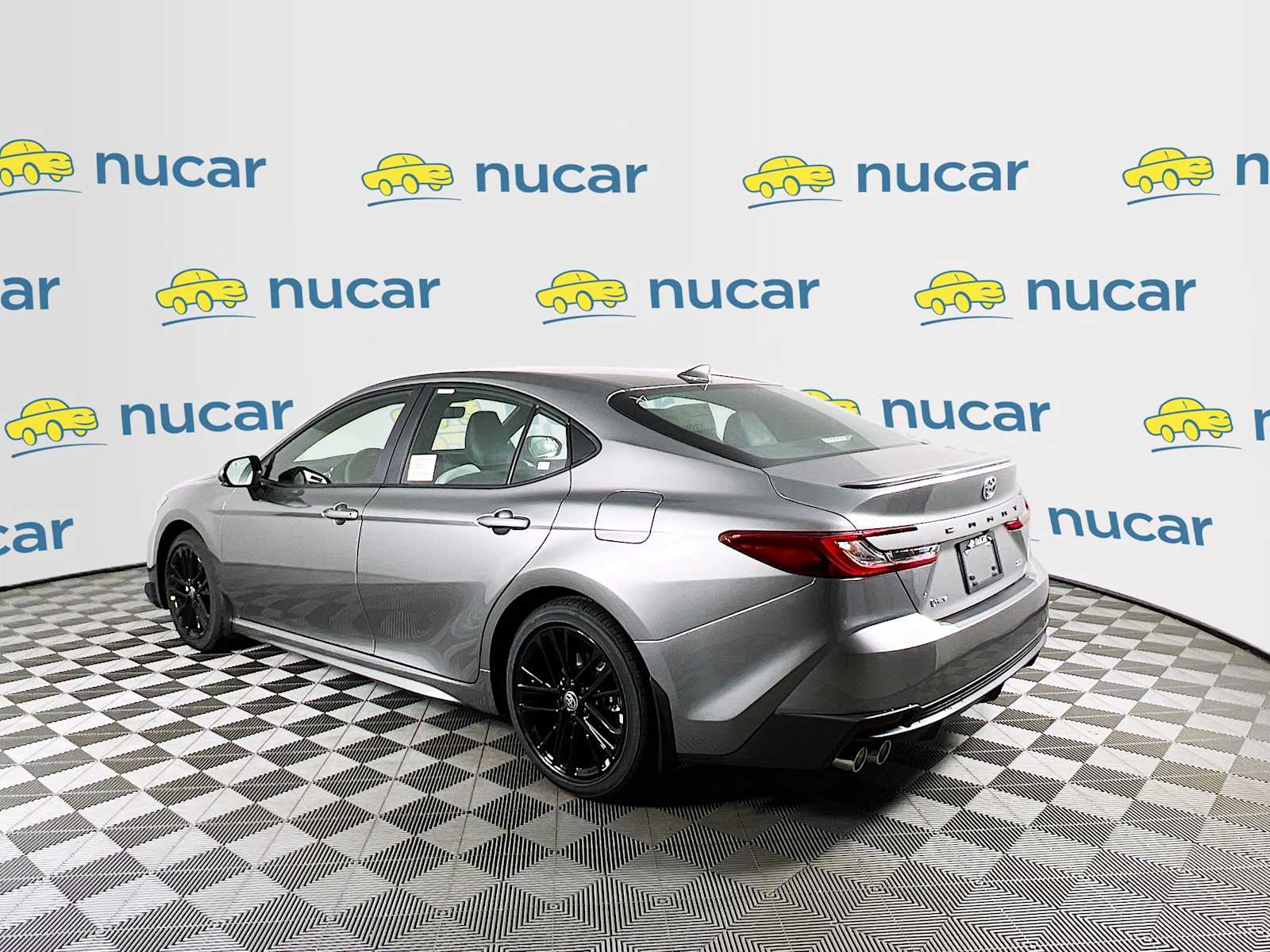 2025 Toyota Camry SE - Photo 4