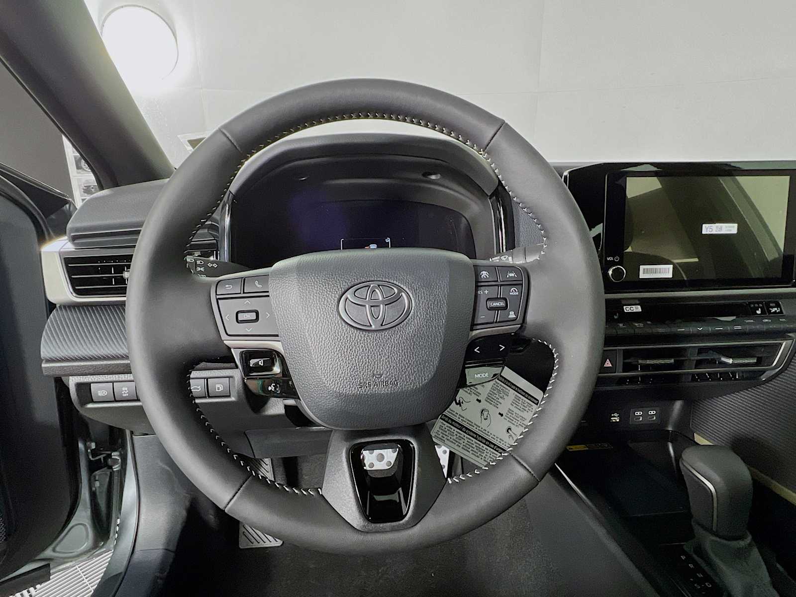 2025 Toyota Camry SE - Photo 7
