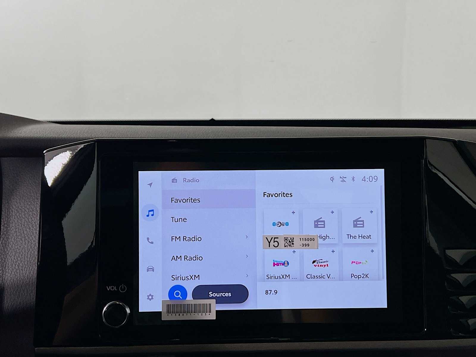 2025 Toyota Camry SE - Photo 8