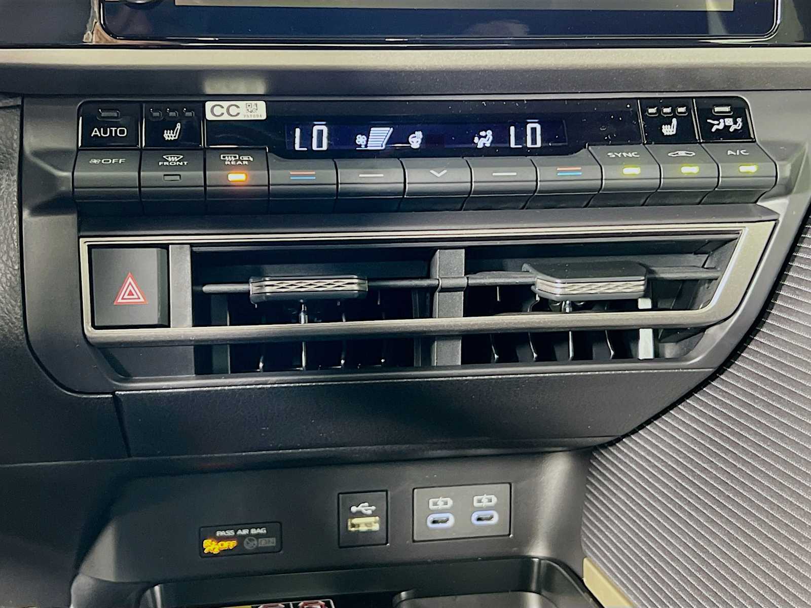 2025 Toyota Camry SE - Photo 10
