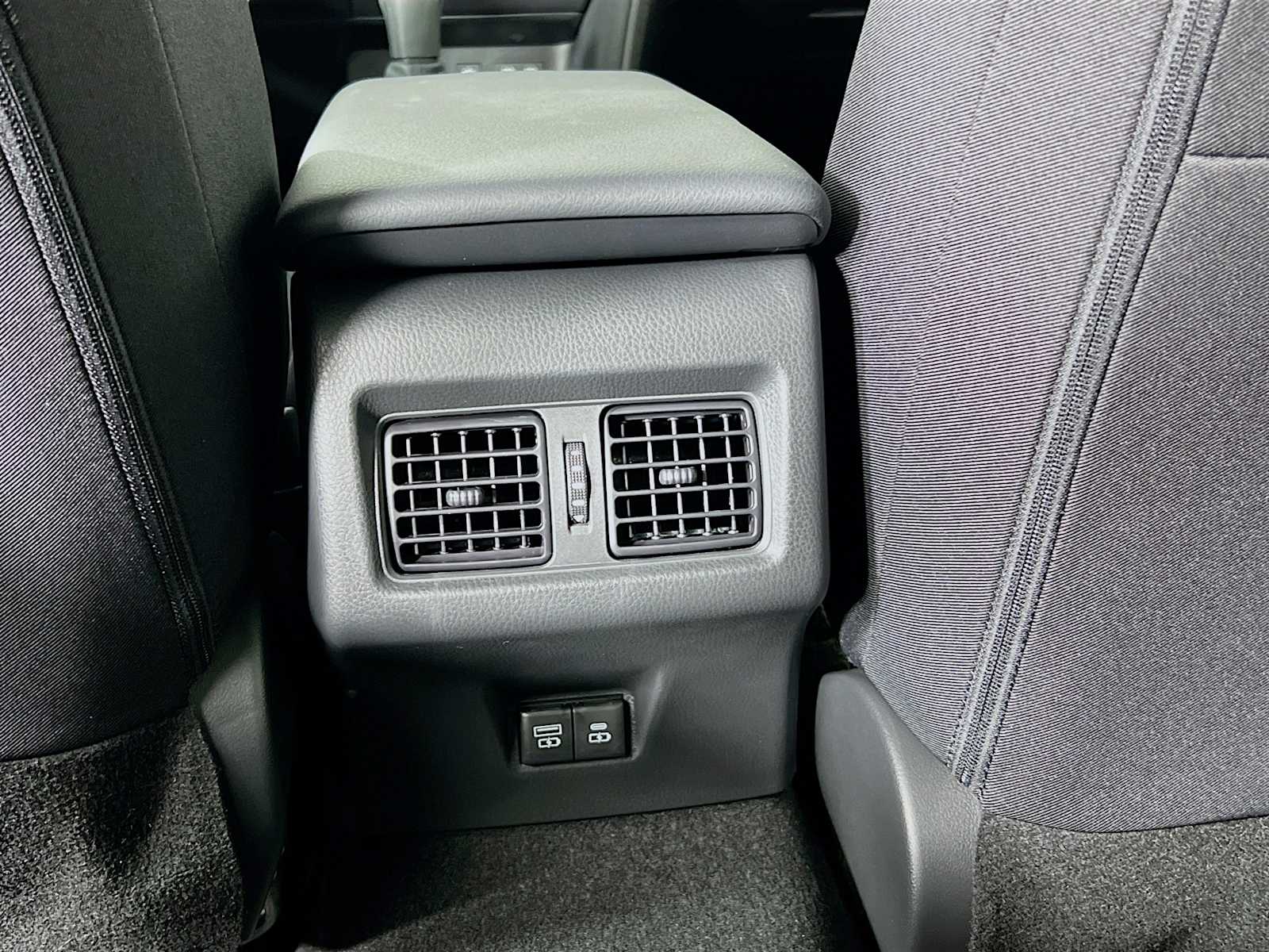 2025 Toyota Camry LE - Photo 14