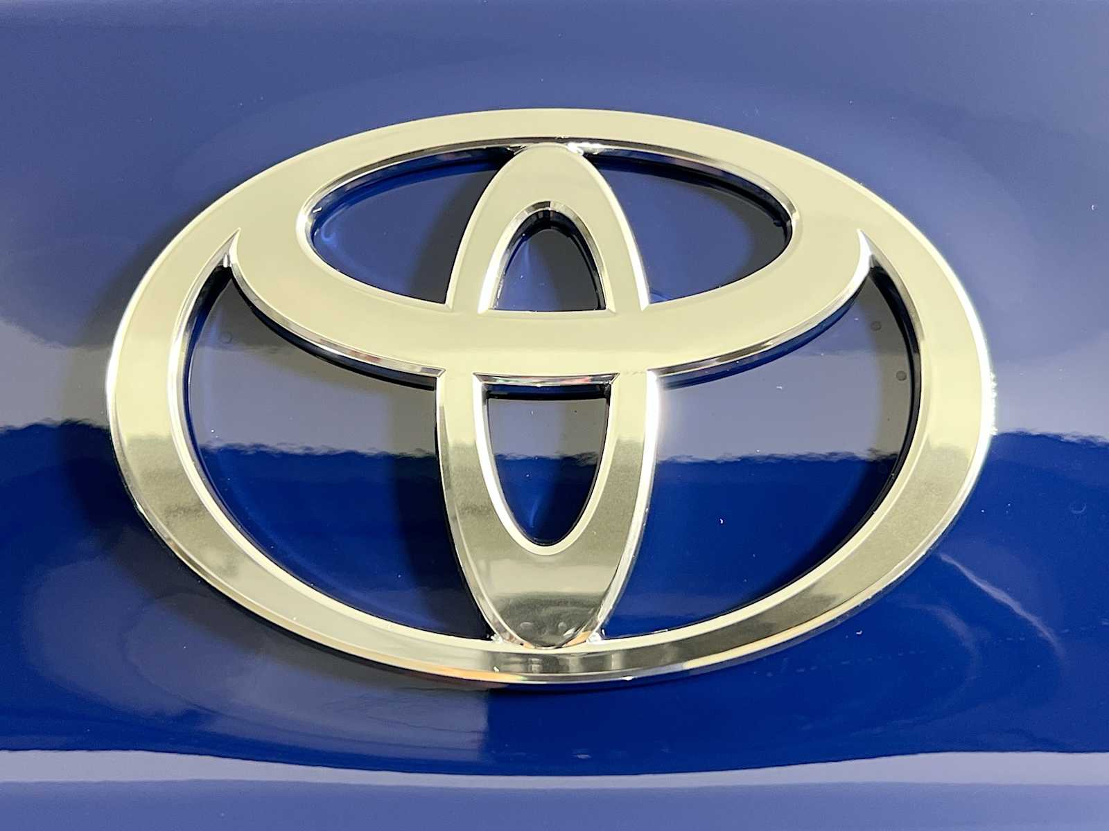 2025 Toyota Camry LE - Photo 18