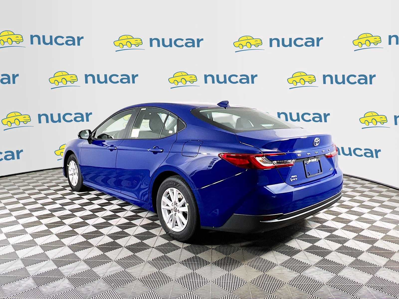 2025 Toyota Camry LE - Photo 4