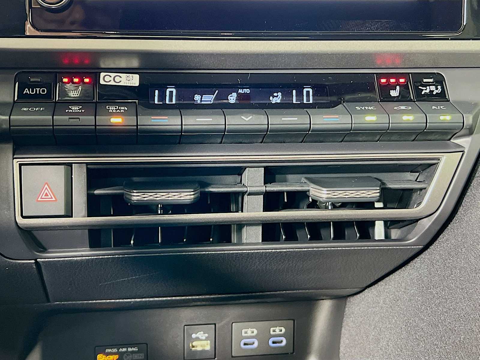 2025 Toyota Camry LE - Photo 10