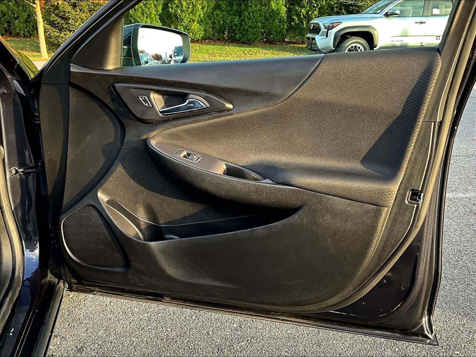 2023 Chevrolet Malibu LT - Photo 12