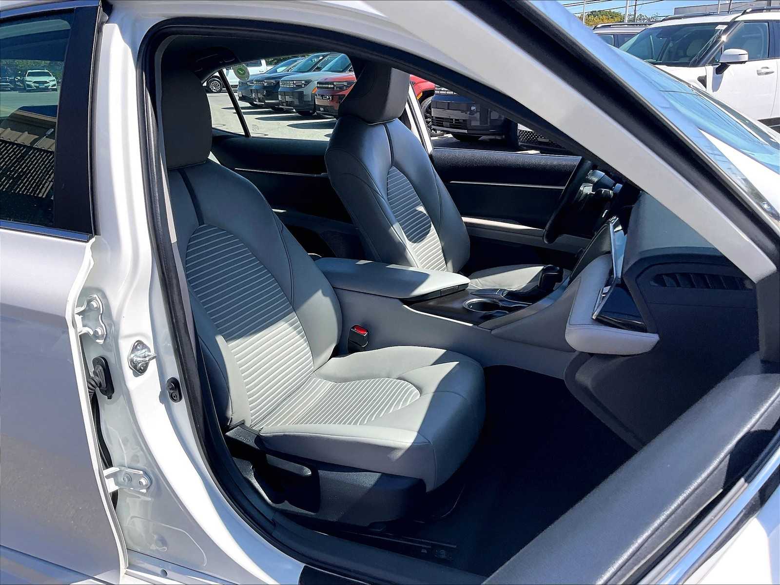 2023 Toyota Camry SE - Photo 11