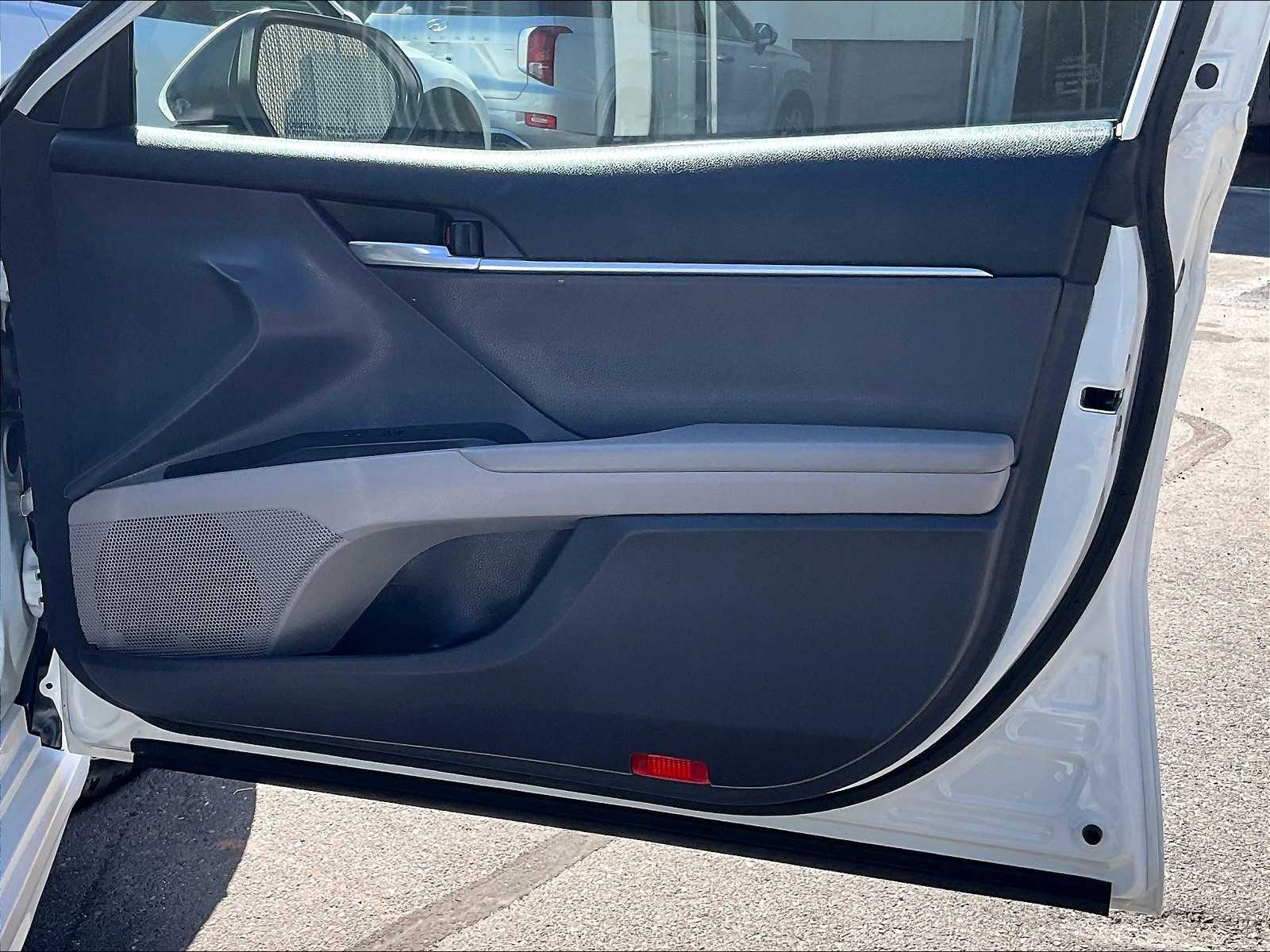 2023 Toyota Camry SE - Photo 12