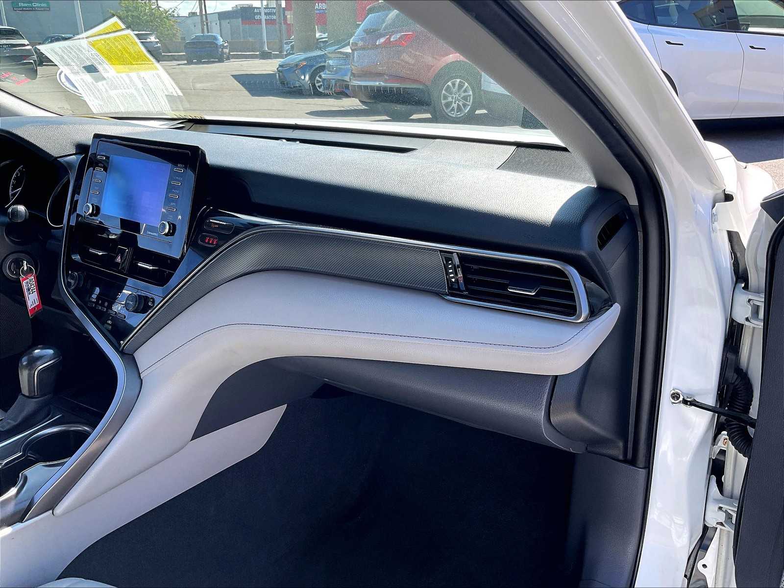 2023 Toyota Camry SE - Photo 13