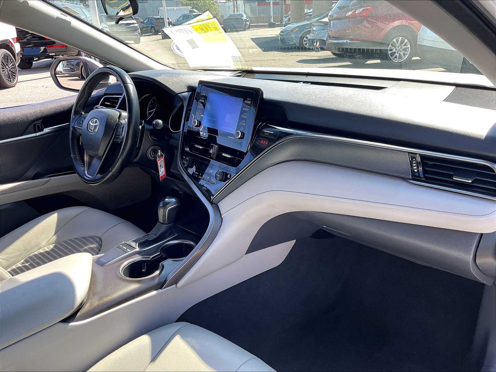 2023 Toyota Camry SE - Photo 14