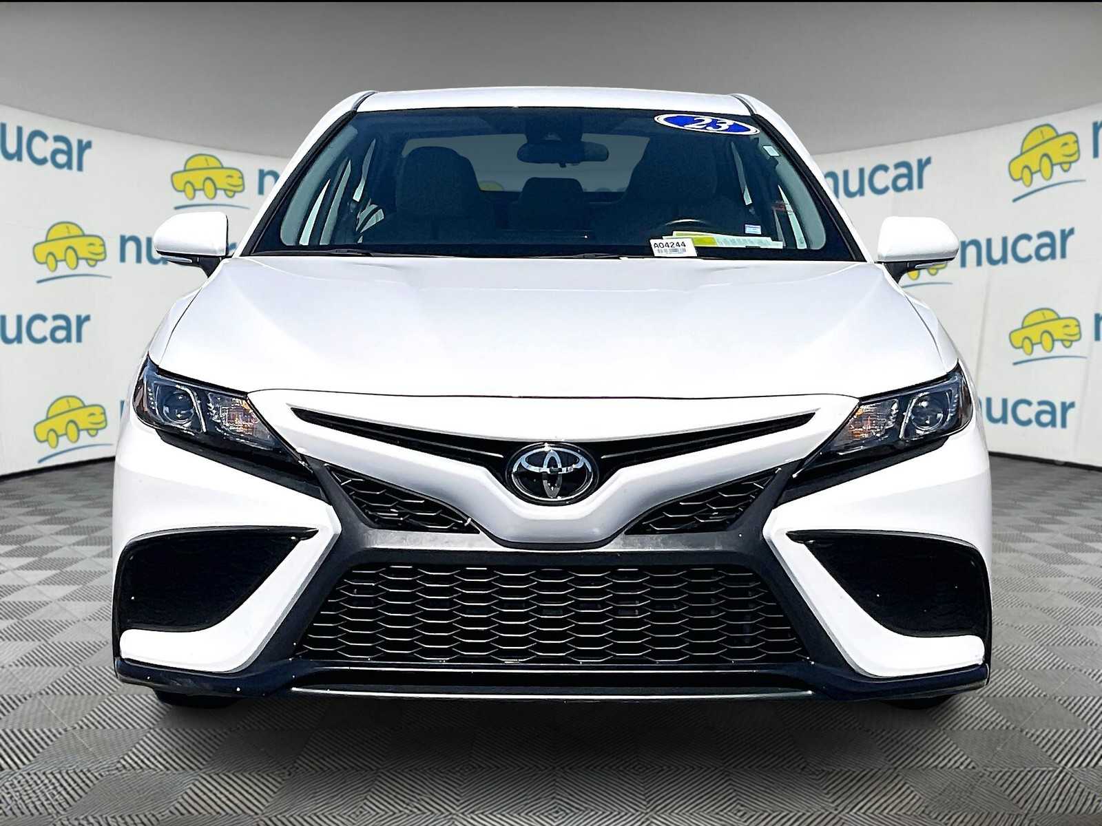 2023 Toyota Camry SE - Photo 2