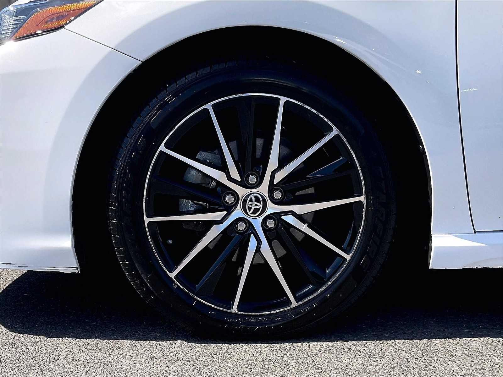 2023 Toyota Camry SE - Photo 7
