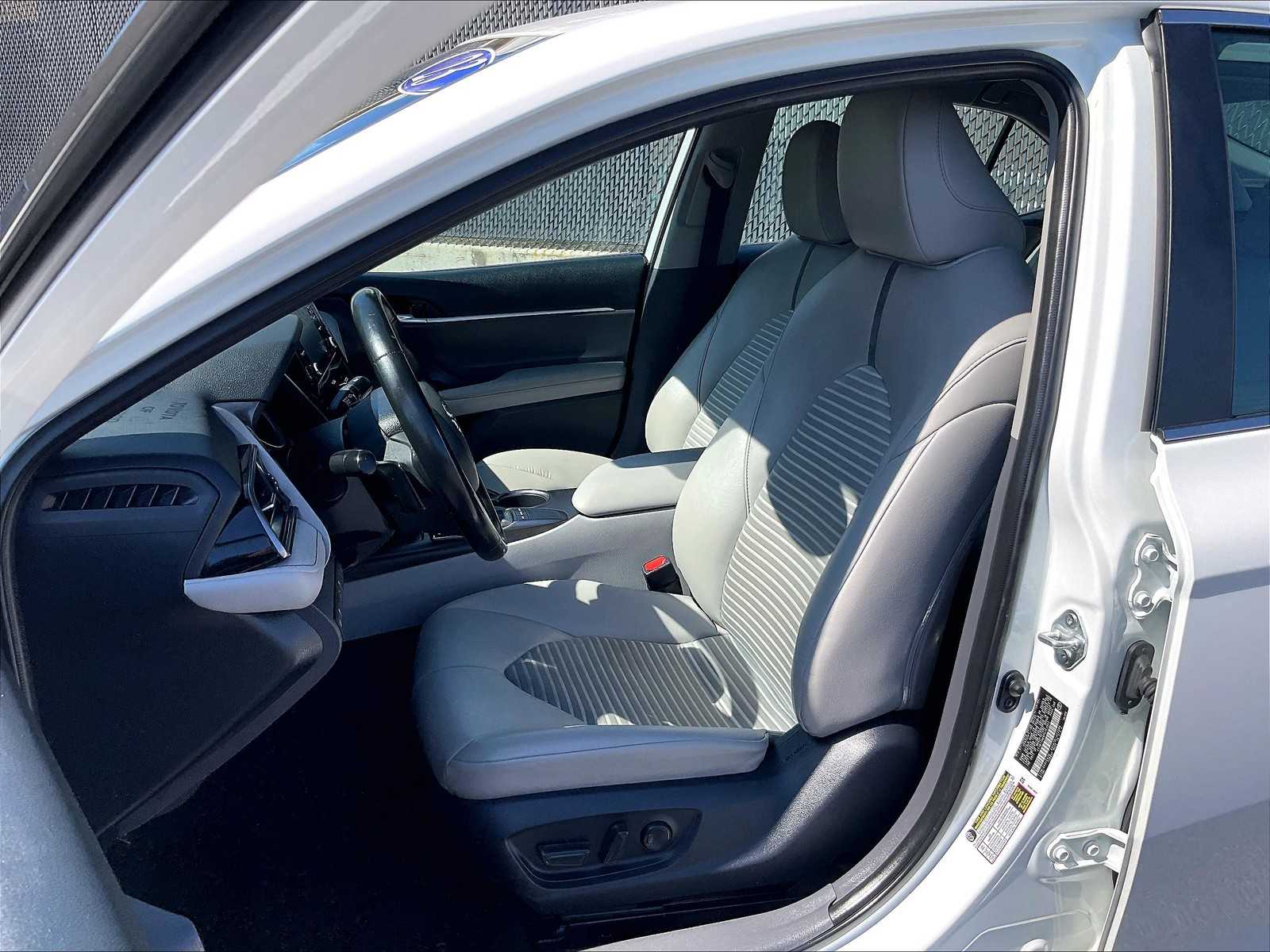2023 Toyota Camry SE - Photo 10
