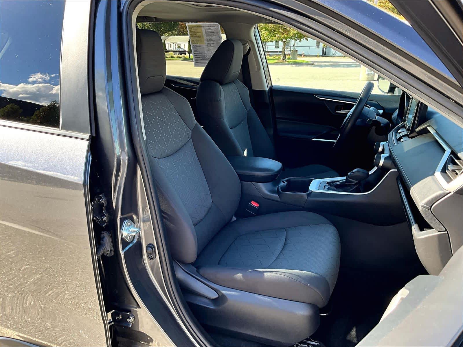 2022 Toyota RAV4 XLE - Photo 11