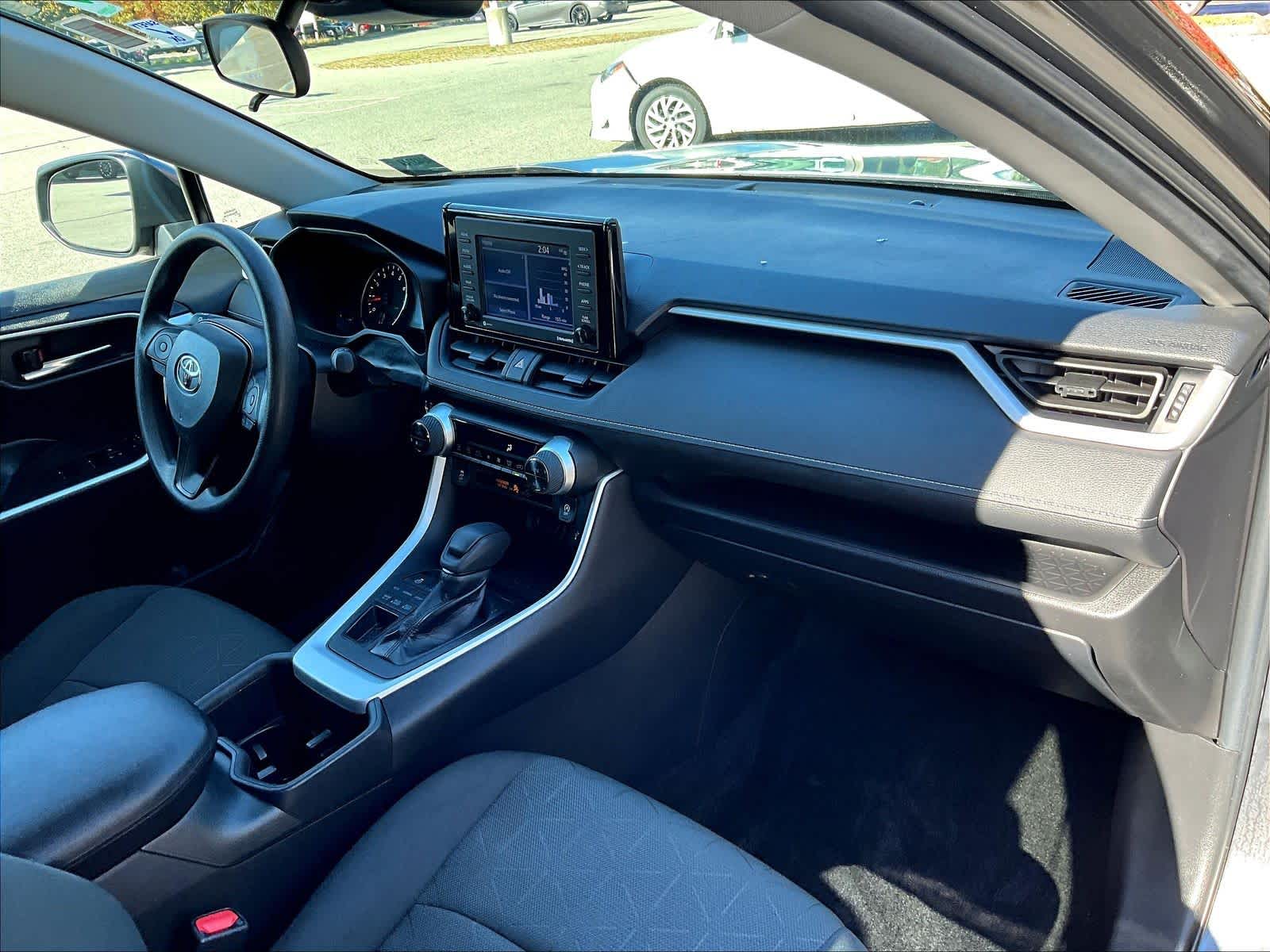2022 Toyota RAV4 XLE - Photo 14