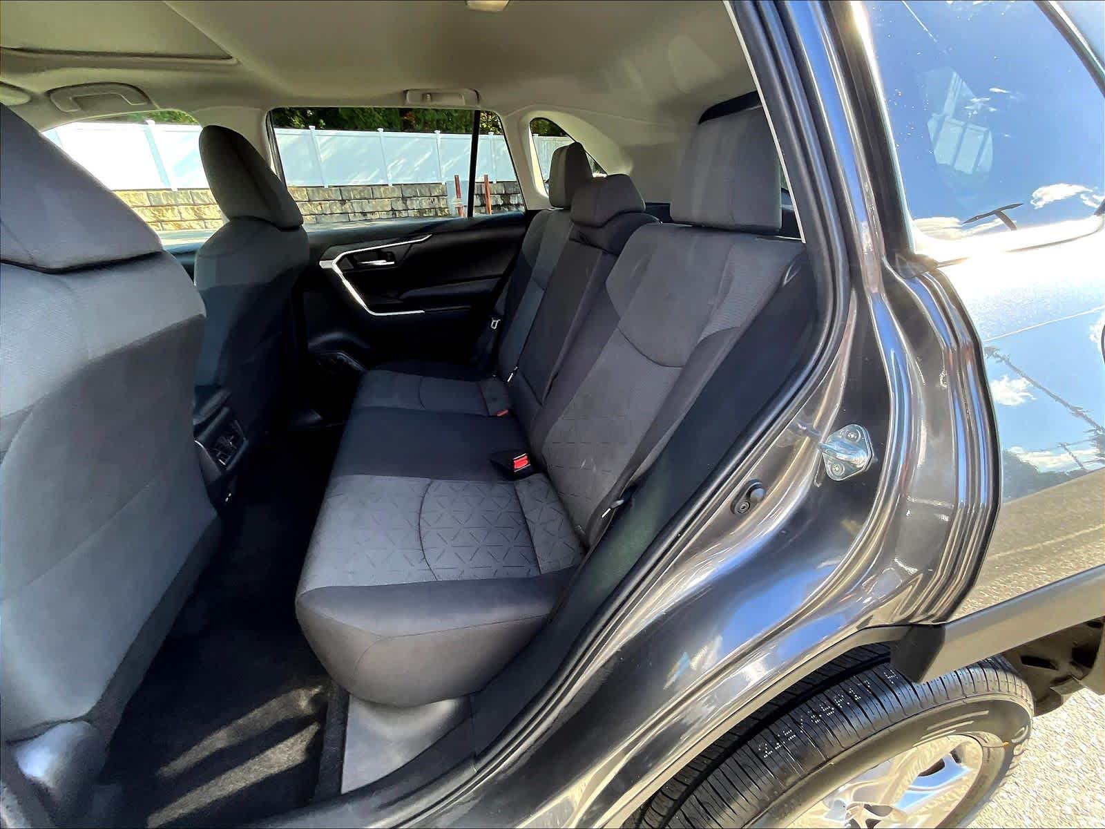 2022 Toyota RAV4 XLE - Photo 15