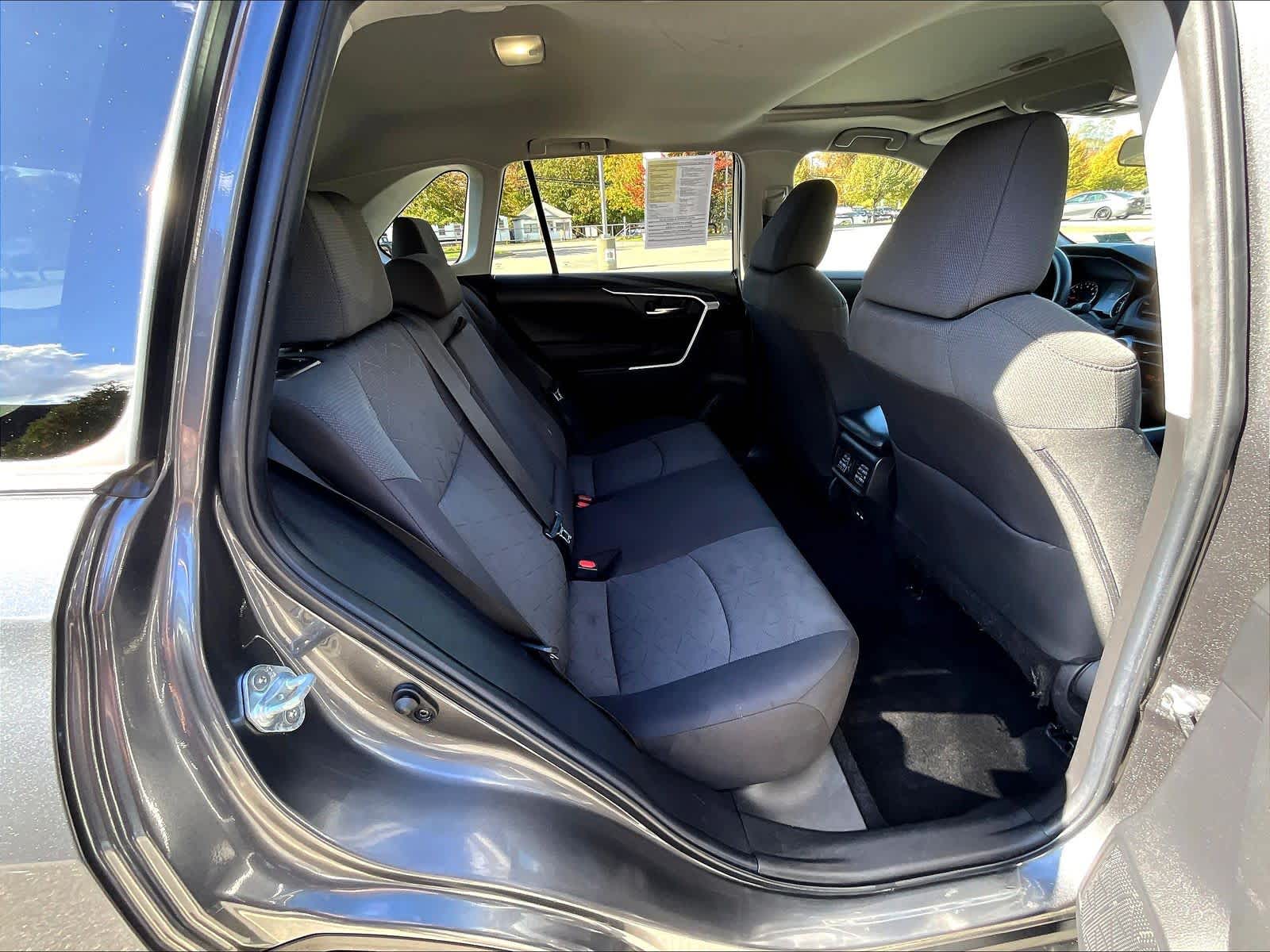 2022 Toyota RAV4 XLE - Photo 16