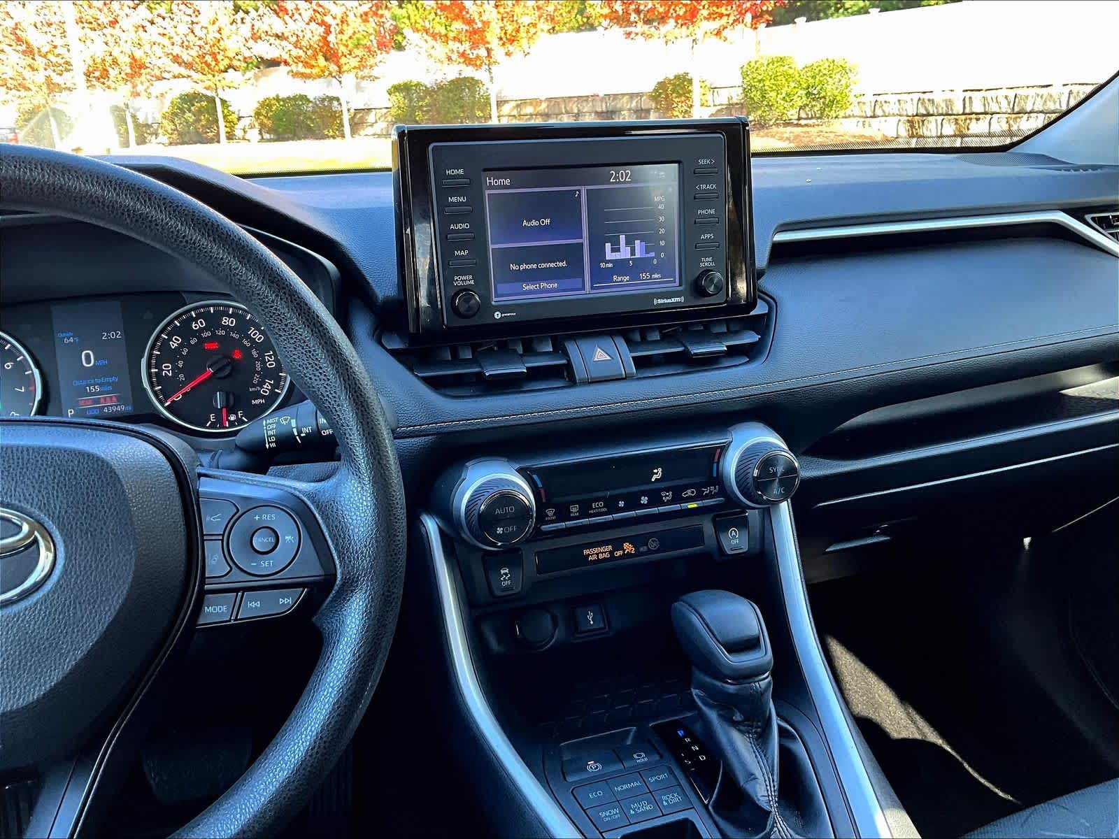 2022 Toyota RAV4 XLE - Photo 18