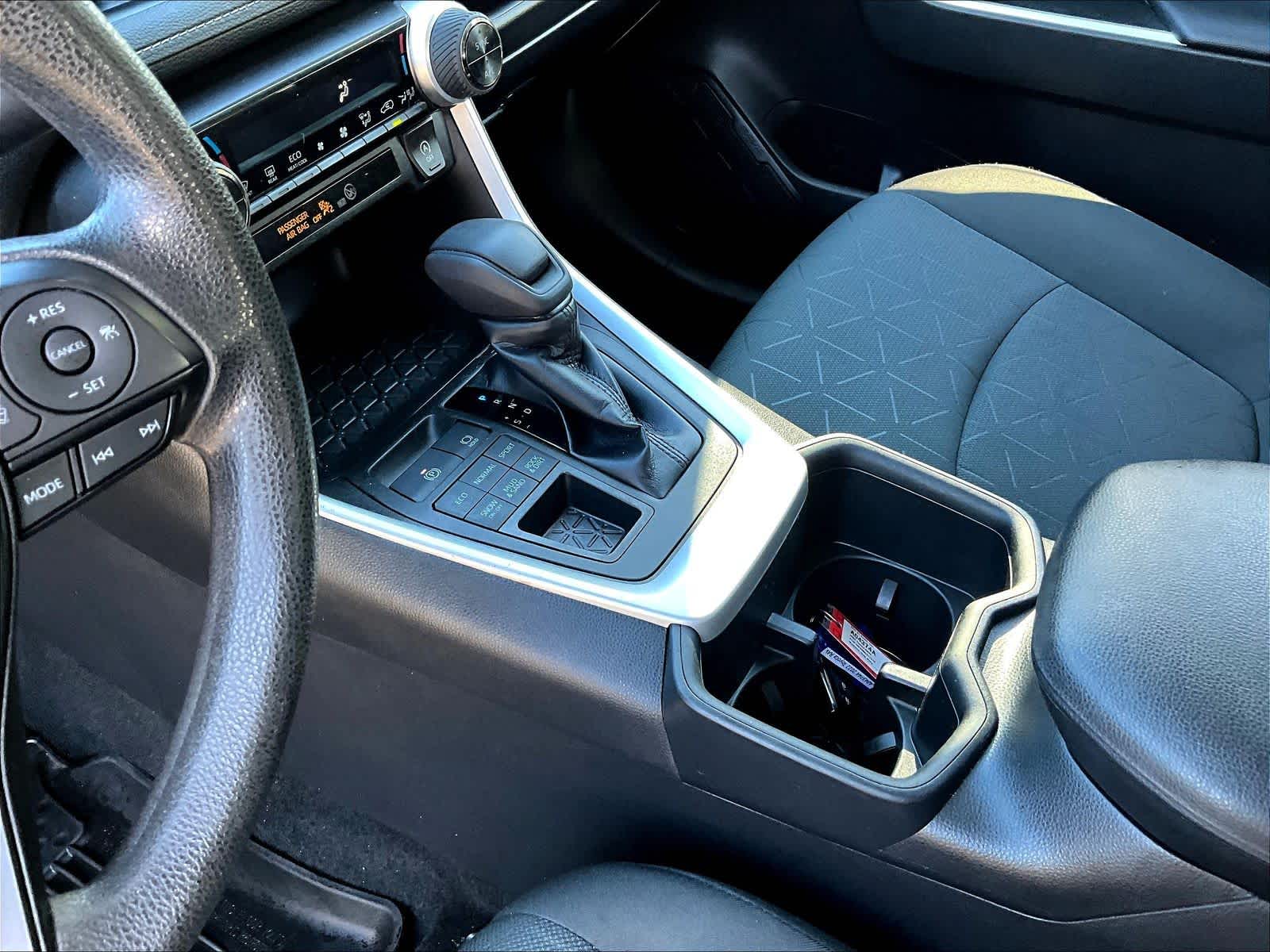 2022 Toyota RAV4 XLE - Photo 20