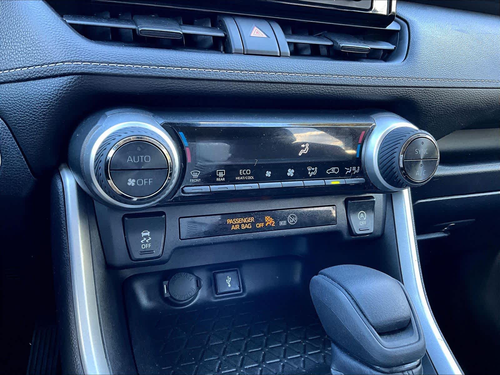2022 Toyota RAV4 XLE - Photo 26