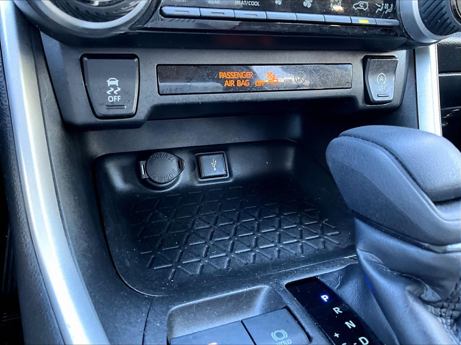 2022 Toyota RAV4 XLE - Photo 27