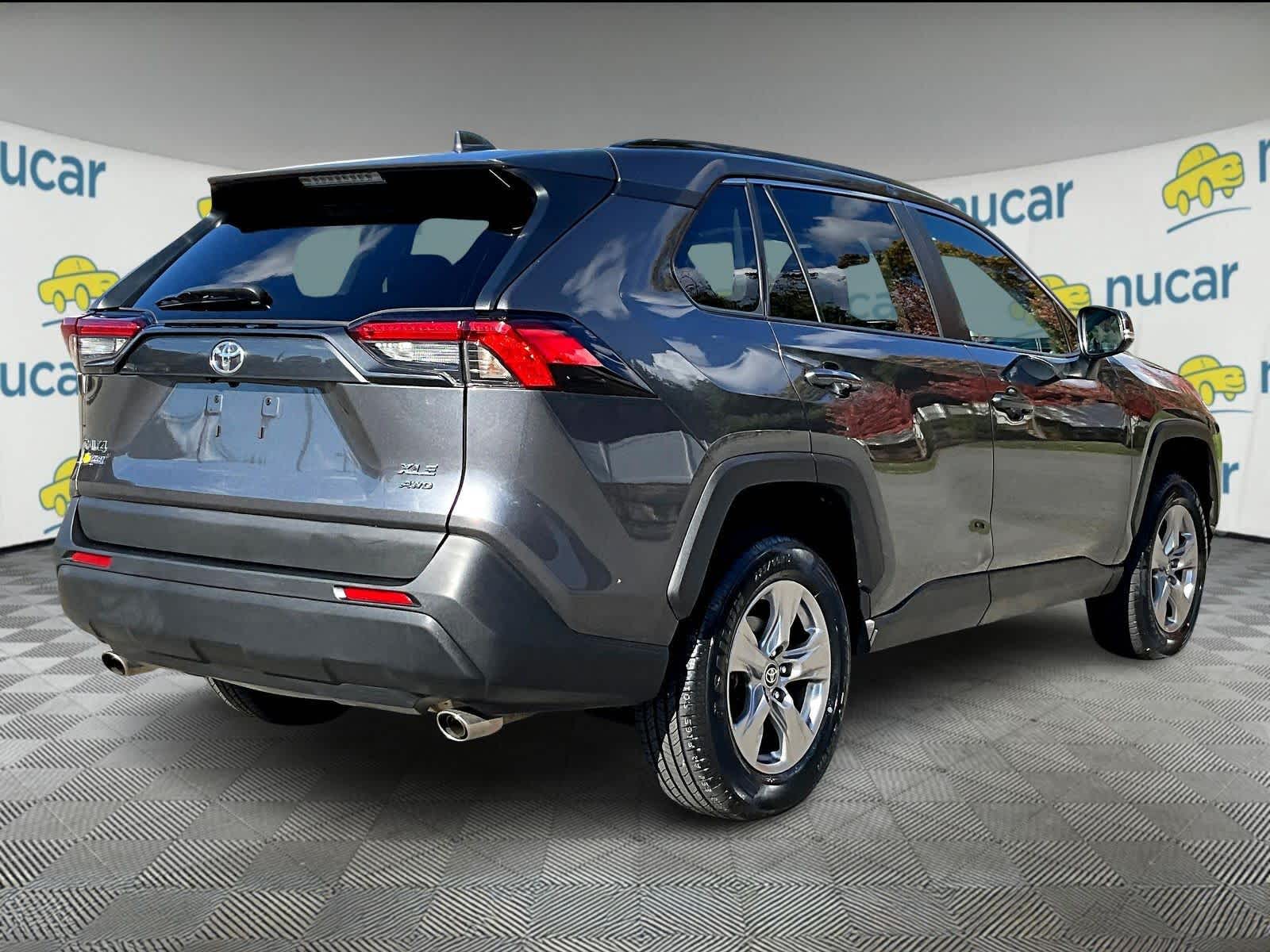 2022 Toyota RAV4 XLE - Photo 6