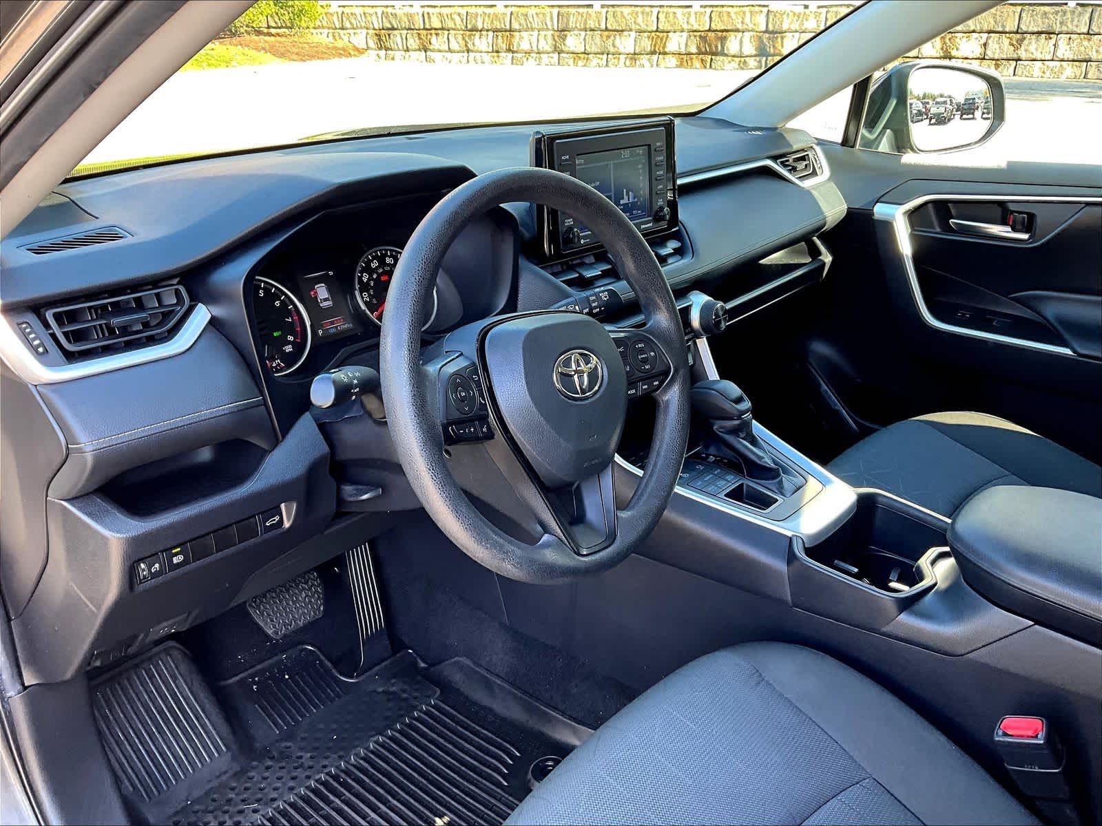 2022 Toyota RAV4 XLE - Photo 8
