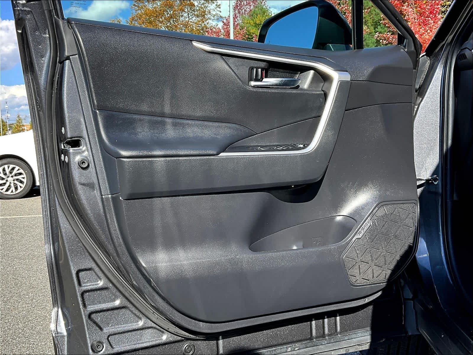 2022 Toyota RAV4 XLE - Photo 9