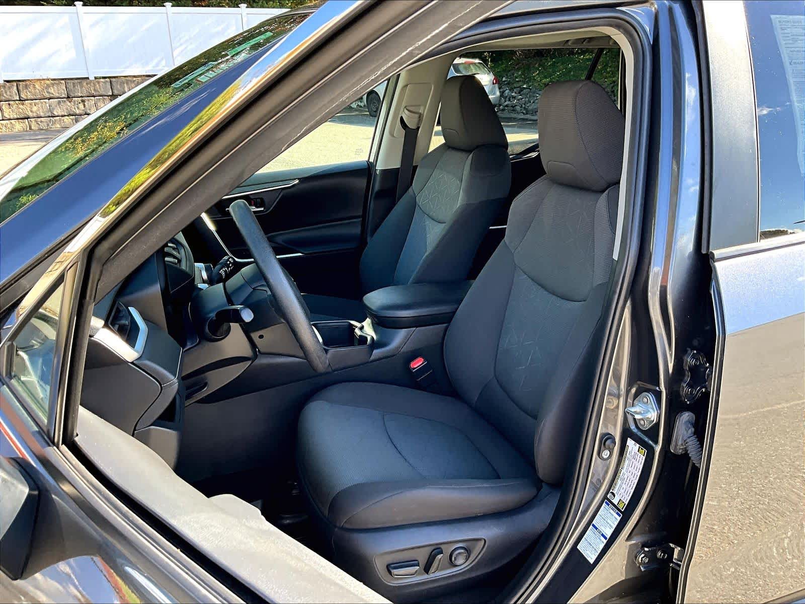 2022 Toyota RAV4 XLE - Photo 10
