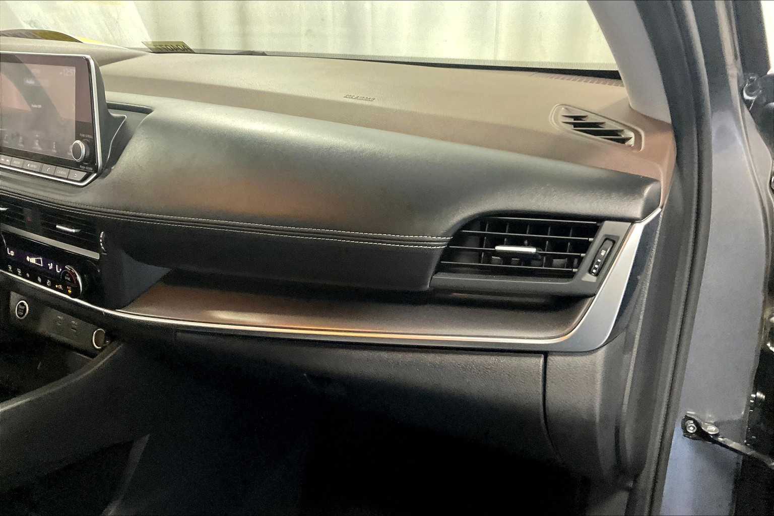 2023 Nissan Rogue SV - Photo 13