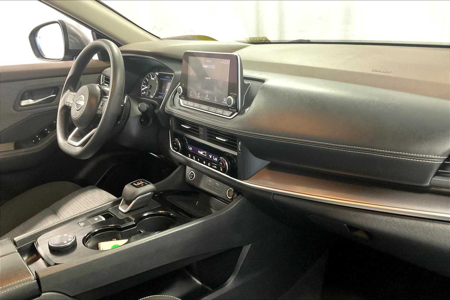 2023 Nissan Rogue SV - Photo 14