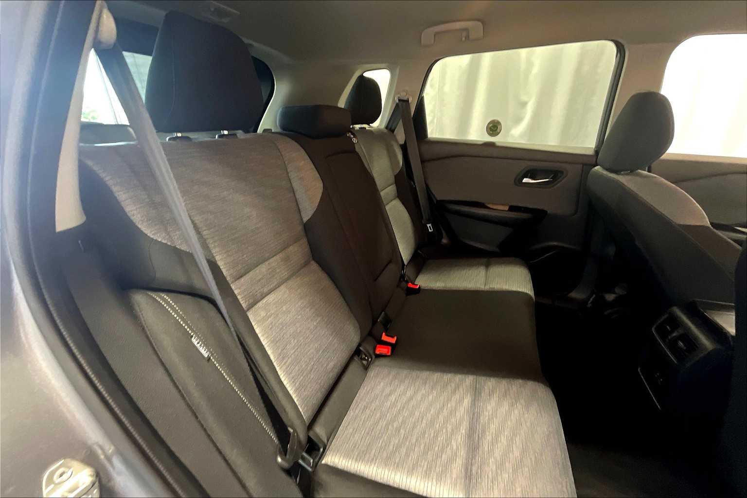 2023 Nissan Rogue SV - Photo 16