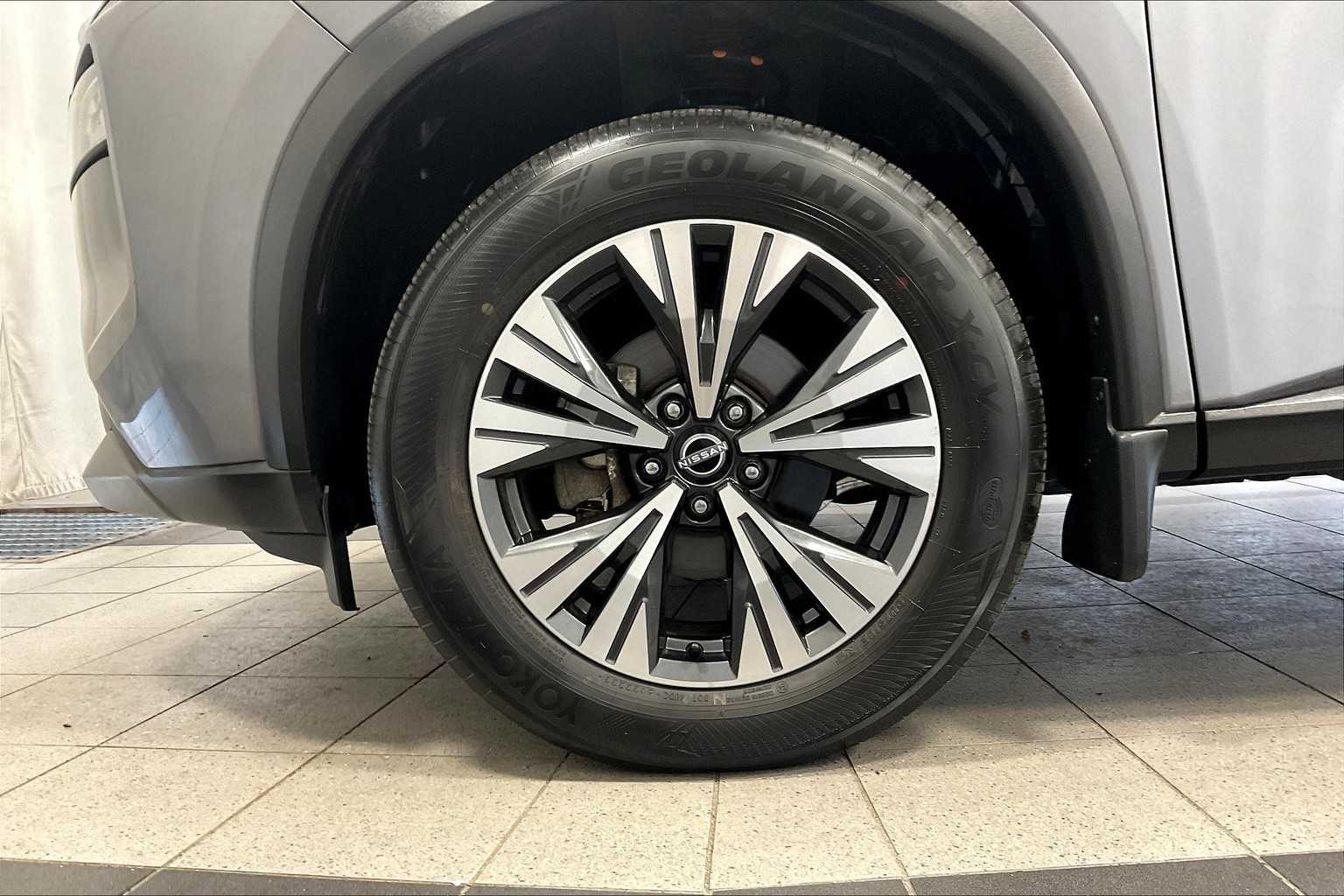 2023 Nissan Rogue SV - Photo 7