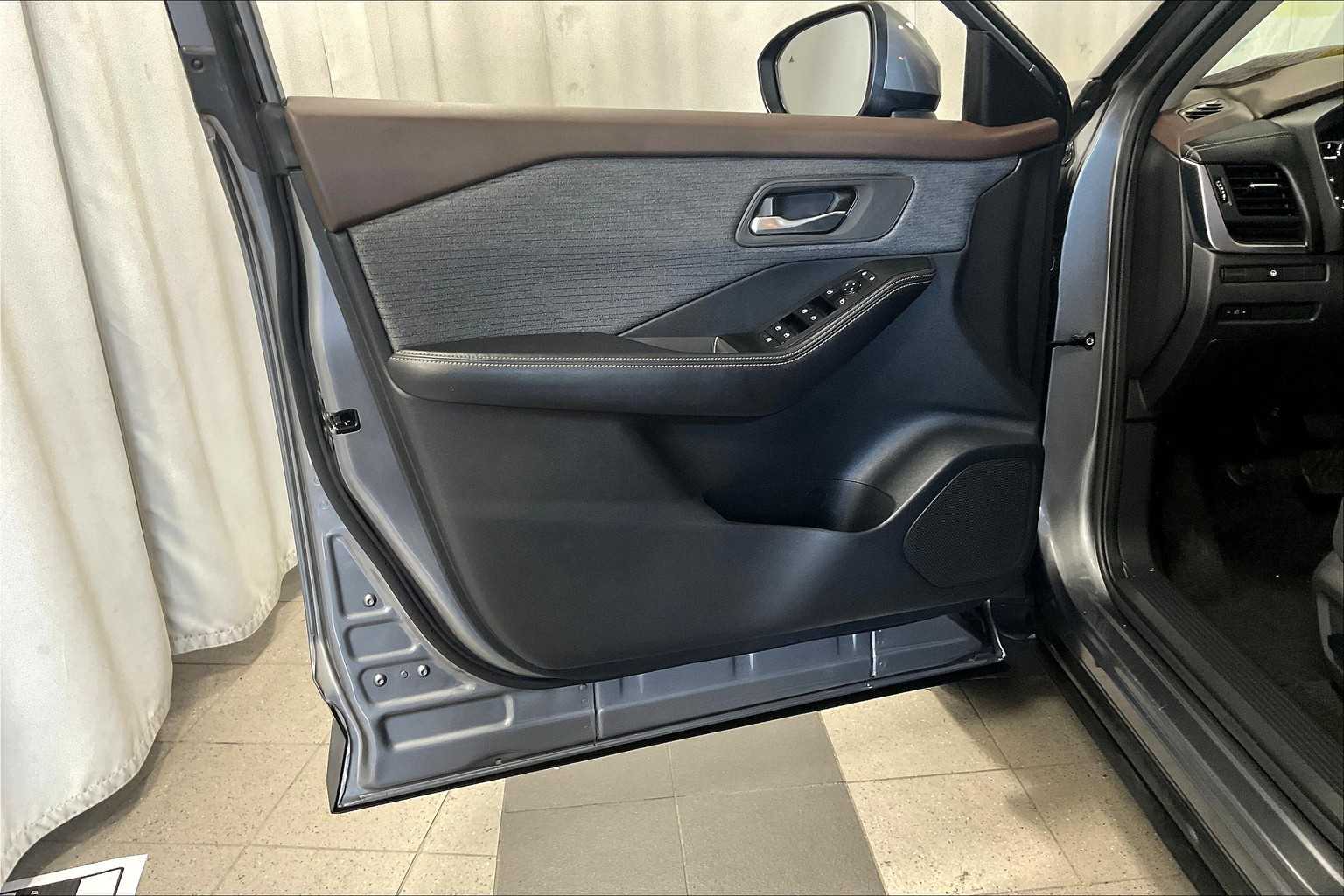 2023 Nissan Rogue SV - Photo 9