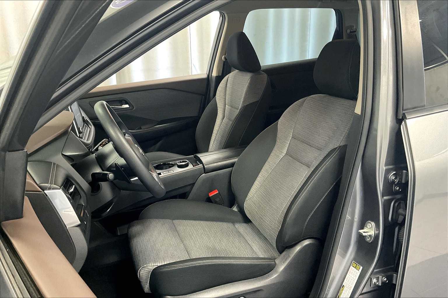 2023 Nissan Rogue SV - Photo 10