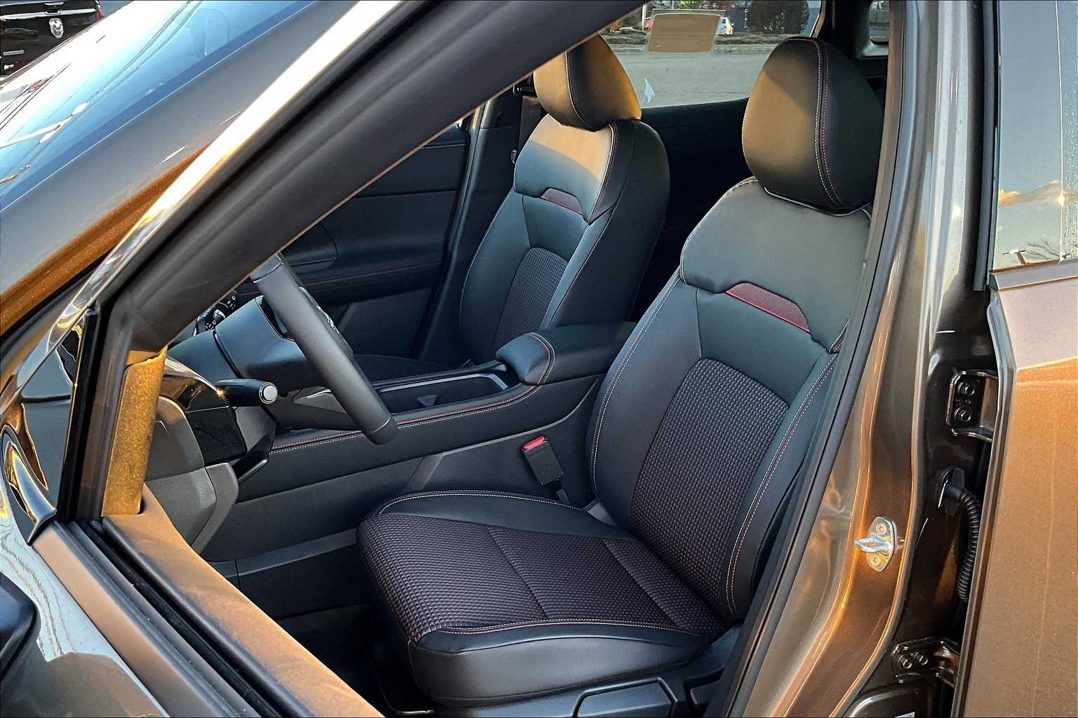 2025 Nissan Kicks SR - Photo 11